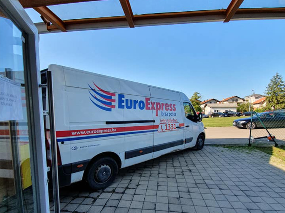 EuroExpress brza pošta besplatno dostavila pakete na kućne adrese naših porodica